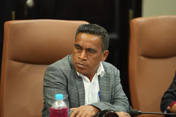 𝐊𝐌 𝐀𝐩𝐫𝐨𝐯𝐚 𝐋𝐞𝐦𝐚: “𝑺𝒆𝒍𝒆𝒃𝒓𝒂𝒔𝒂𝒖𝒏 𝒕𝒊𝒏𝒂𝒏 50 𝒏𝒆’𝒆, 𝑷𝒂𝒔𝒂𝒅𝒖 𝒏𝒊𝒂𝒏, 𝑮𝒂𝒓𝒂𝒏𝒕𝒆 𝑴𝒂𝒊 𝑰𝒕𝒂 𝑲𝒐𝒏𝒇𝒊𝒂𝒏𝒔𝒂 𝑰𝒉𝒂 𝑷𝒓𝒆𝒛𝒆𝒏𝒕𝒆 𝒏𝒐 𝑬𝒔𝒑𝒆𝒓𝒂𝒏𝒔𝒂 𝒊𝒉𝒂 𝑭𝒖𝒕𝒖𝒓𝒖!”, 𝐡𝐨𝐝𝐢 𝐊𝐨𝐦𝐞𝐦𝐨𝐫𝐚 𝐭𝐢𝐧𝐚𝐧 𝟓𝟎 𝐏𝐫𝐨𝐤𝐥𝐚𝐦𝐚𝐬𝐚𝐮𝐧 𝐈𝐧𝐝𝐞𝐩𝐞𝐧𝐝𝐞́𝐧𝐬𝐢𝐚 𝐔𝐧𝐢𝐥𝐚𝐭𝐞𝐫𝐚́𝐥 𝐑𝐃𝐓𝐋, 𝟐𝟖 𝐍𝐨𝐯𝐞𝐦𝐛𝐫𝐮 𝟏𝟗𝟕𝟓